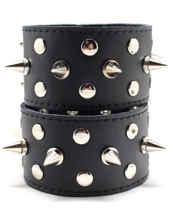 Напульсники с шипами, чёрные