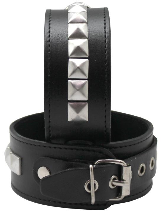 Поножи узкие, декорированные