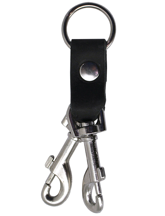 Два карабина соединённые кожаной стяжкой