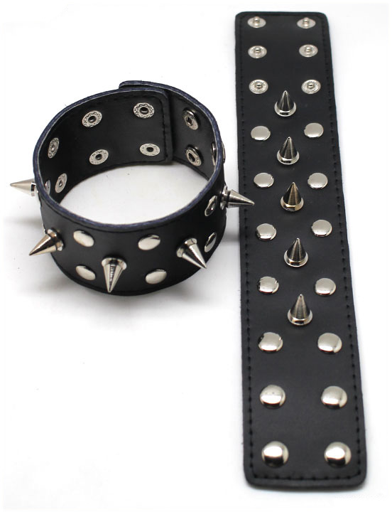 Напульсники с шипами, чёрные